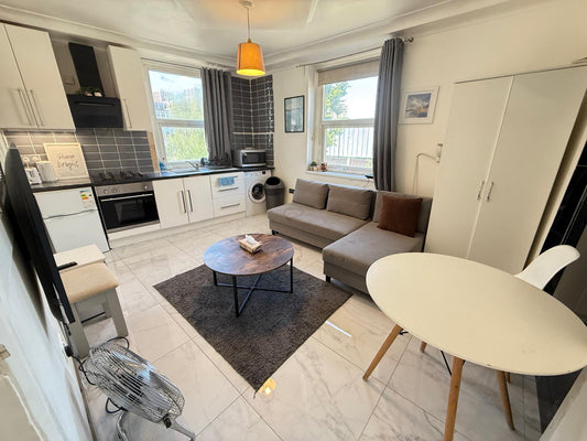 One bedroom flat bell street