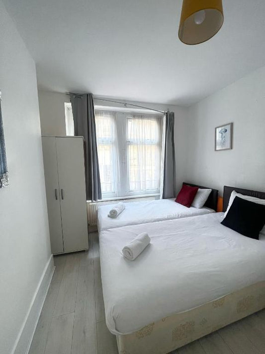 Lovely 2 Bed Flat 2 floor Miles