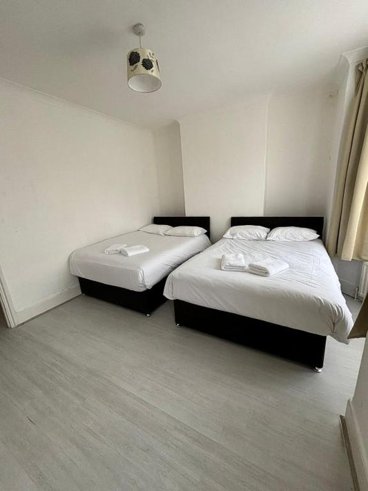 lovely first floor flat Leylstone East LONDON