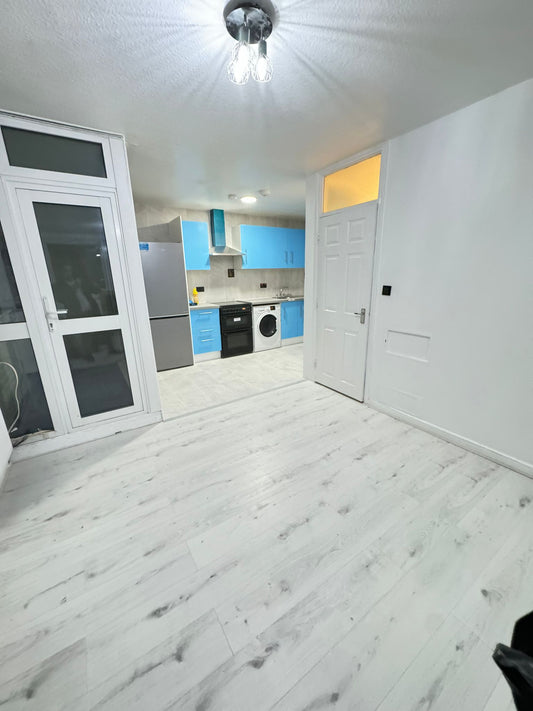 2 bedroom flat near Kilburn Park