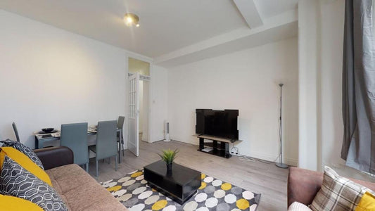 Lovely 2 bedroom Queens way Bayswater Hyde park - Main Image